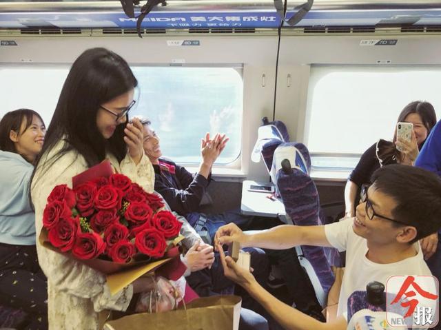 DWG教练压力巨大！，纳达尔遭遇二十持续失利观众掌声雷动